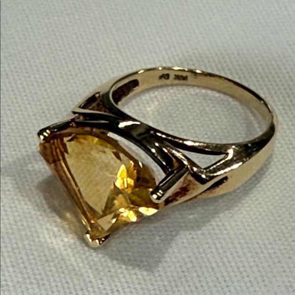 Elegant Solid 14k Gold Citrine Women's Ring. Size 6